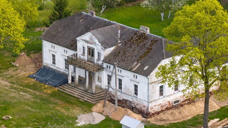 Parlamentaras vėl siūlys atleisti dvarus nuo ne­kil­no­jamo­jo tur­to mo­kes­čio