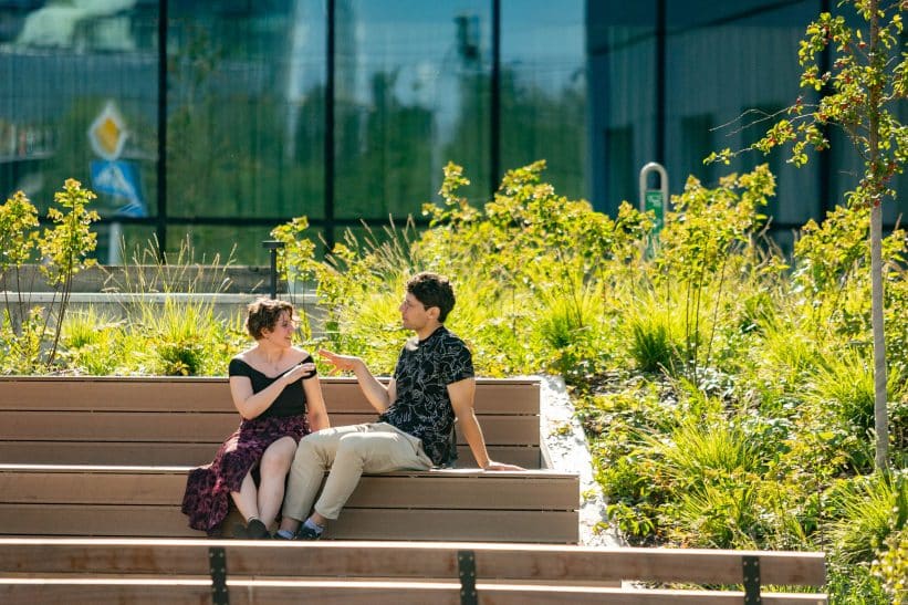 Vilniečiai mėgaujasi grįžusia šiluma. ELTA / Ervin Rauluševičius nuotr.