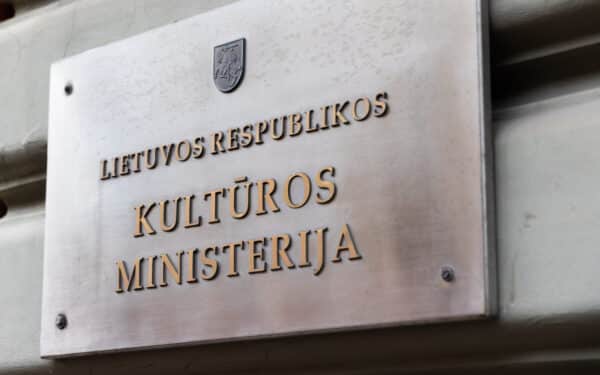 Desovietizacijos komisijos likimas pakibo: politikai spaudžia, ministerija stabdo