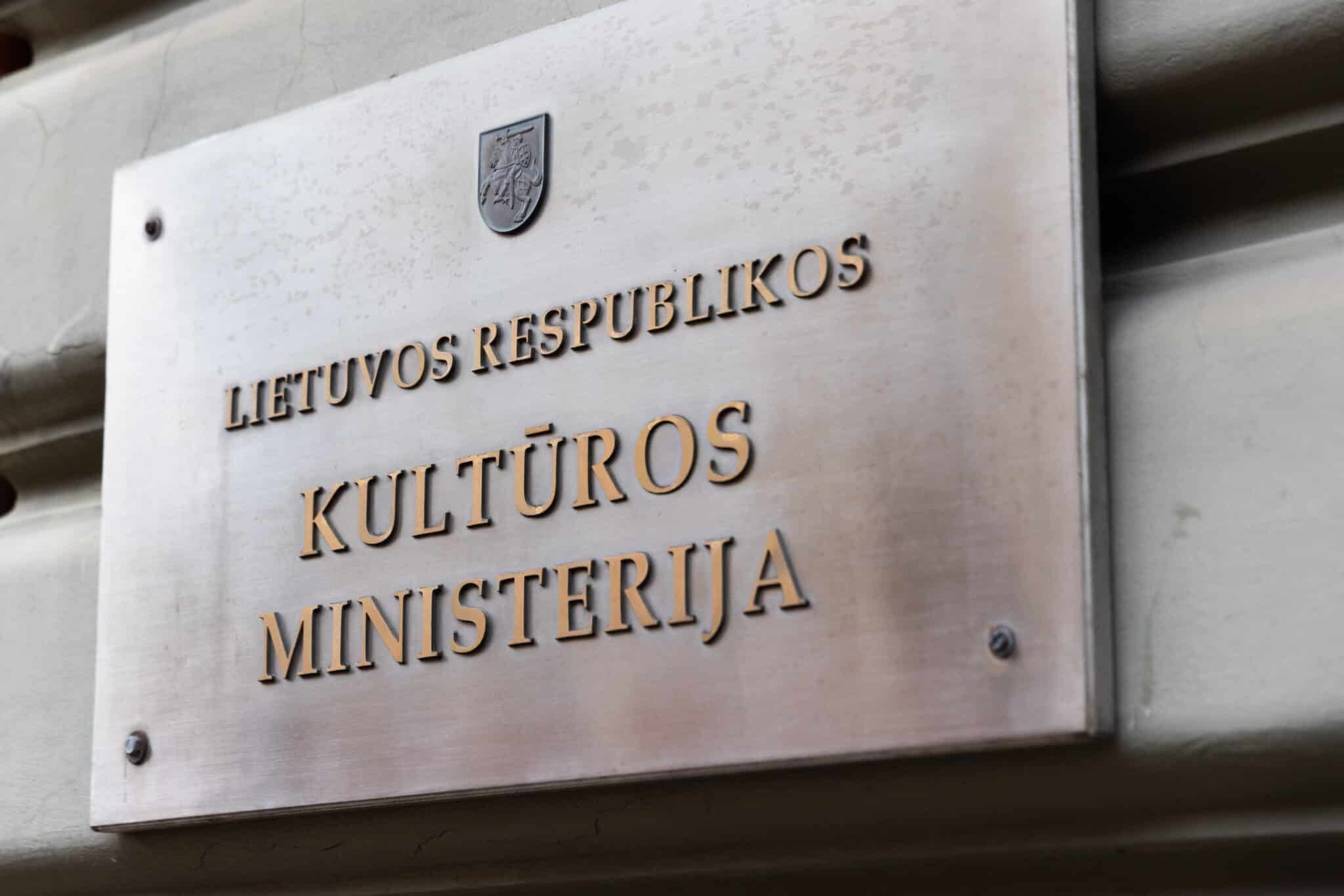 Desovietizacijos komisijos likimas pakibo: politikai spaudžia, ministerija stabdo