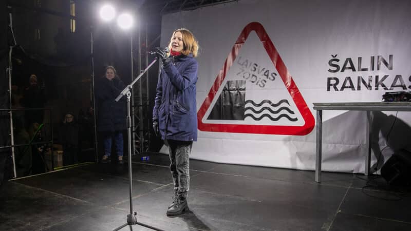 „Šalin rankas“ sugrįžta: bendruomenė ragina ginti nepriklausomumą
