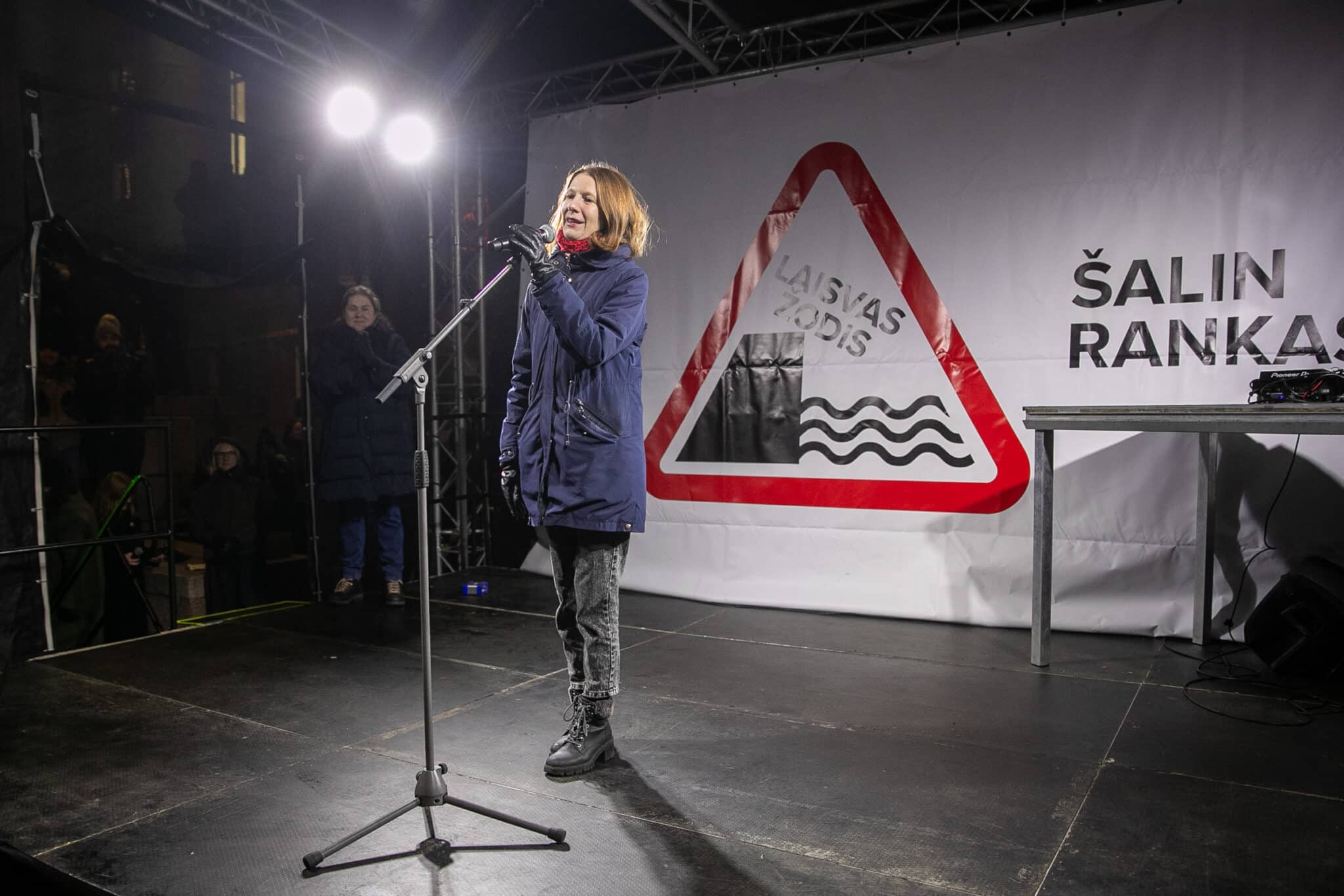 „Šalin rankas“ sugrįžta: bendruomenė ragina ginti nepriklausomumą