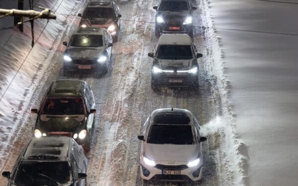 Lenkai kardinaliai keičia kelių eismo taisykles, šie pokyčiai palies ir lietuvius