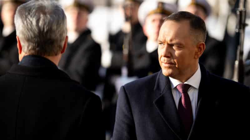 Ginčas dėl SAFE: ES komisaras spaudžia Lenkiją pritarti gynybos paskoloms