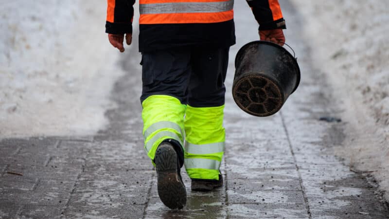 „Grinda“: šilumos gamybai naudotas smėlis bus pakartotinai naudojamas šaligatvių remontui