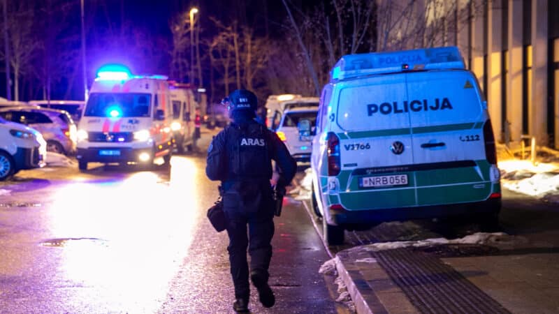 Didžiausias pasitikėjimas – policija ir kariuomene, mažiausias – Seimu ir Vyriausybe