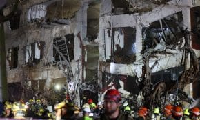 Irano raketa pataikė į pastatą Tel Avive. EPA-ELTA nuotr.