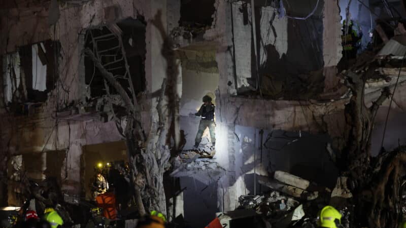 Irano valstybinė televizija: per JAV ir Izraelio ataką žuvo kariuomenės vadas