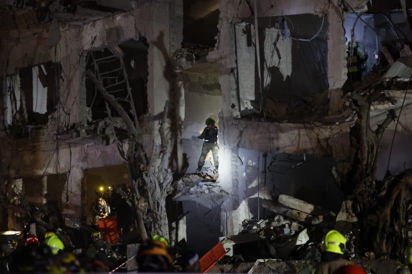 Irano raketa pataikė į pastatą Tel Avive. EPA-ELTA nuotr.