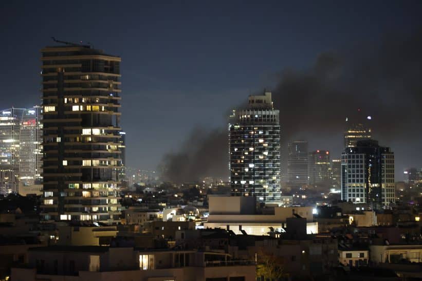 Irano raketa pataikė į pastatą Tel Avive. EPA-ELTA nuotr.