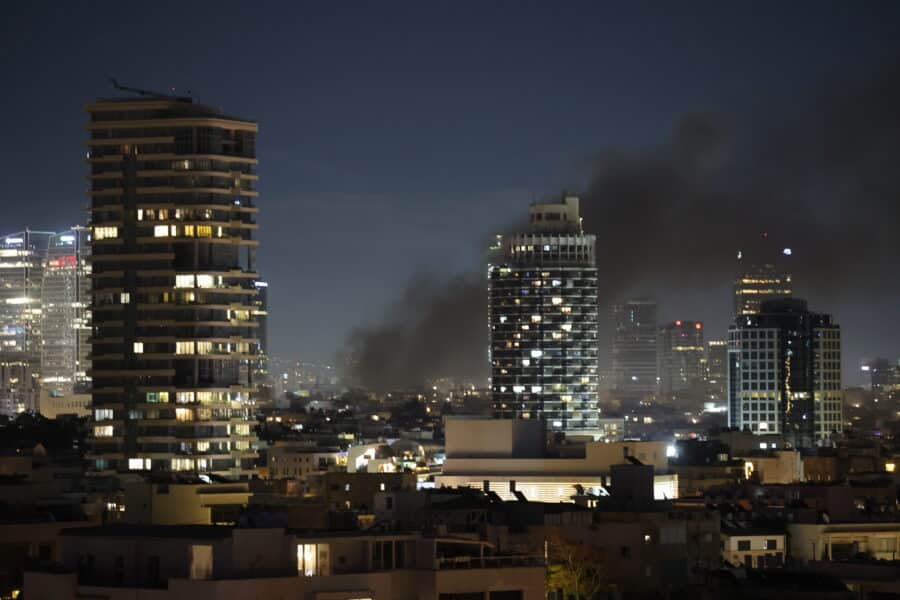 Irano raketa pataikė į pastatą Tel Avive. EPA-ELTA nuotr.