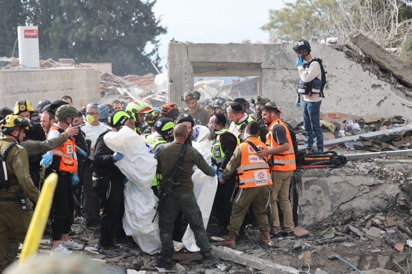 Gelbėtojai: per Irano raketų smūgį Izraeliui žuvo devyni žmonės. EPA-ELTA nuotr.