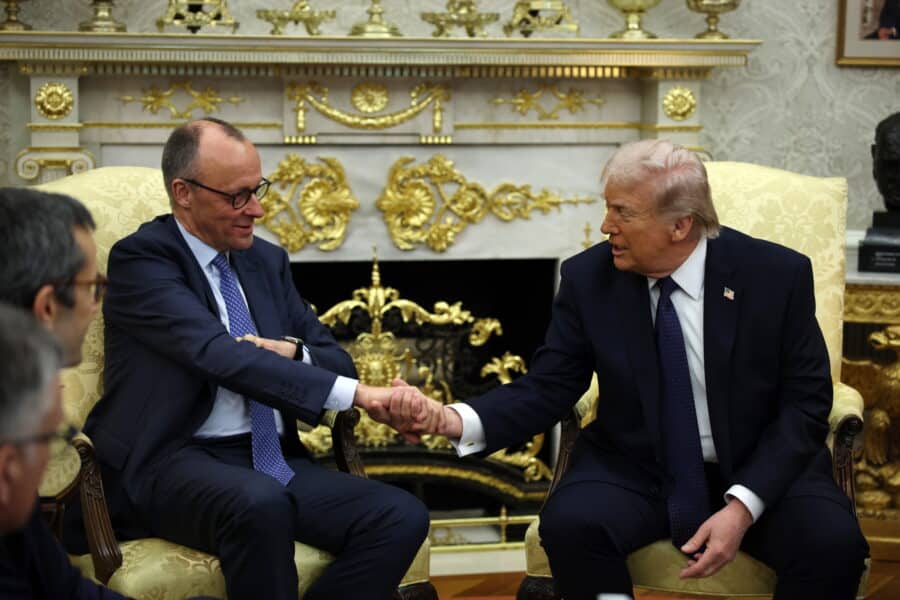 Trumpas Baltuosiuose rūmuose priėmė Merzą. EPA-ELTA