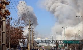 Smūgiai Teherane ketvirtadienį. EPA/ABEDIN TAHERKENAREH nuotr.