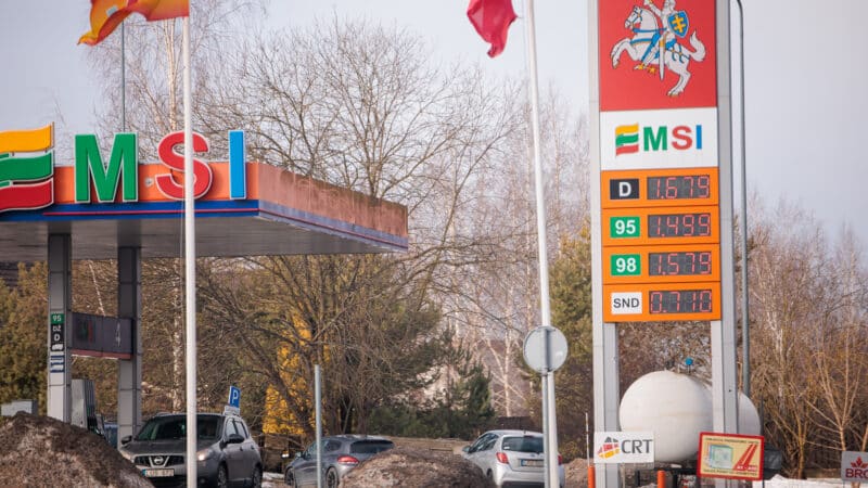 Šalyje ženkliai sumažėjo degalų kainos: dyzelinas per savaitę atpigo 11 centų