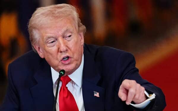 Trumpas perspėja dėl NATO ateities ir užsimena apie galimas rimtas pasekmes