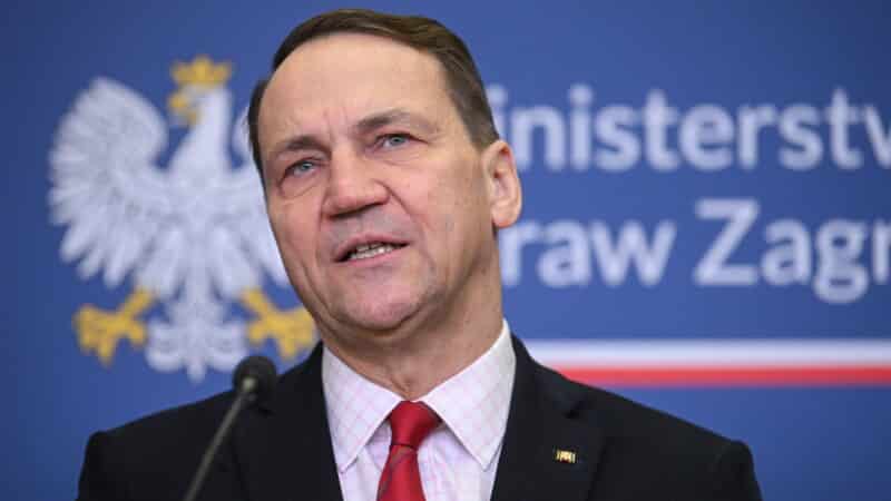Lenkijos ministras akcentuoja skirtumą: smūgiai Ukrainoje nukreipiami skirtingai