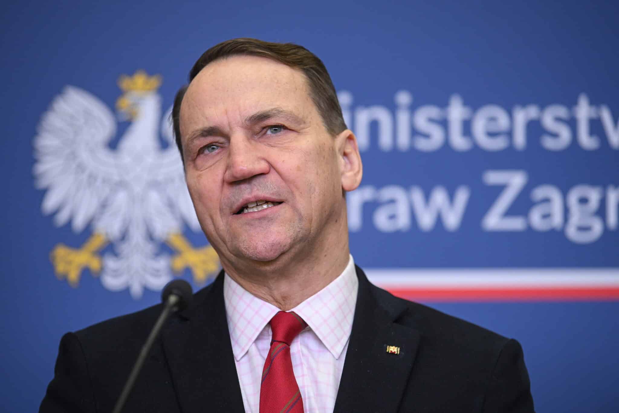 Lenkijos ministras akcentuoja skirtumą: smūgiai Ukrainoje nukreipiami skirtingai
