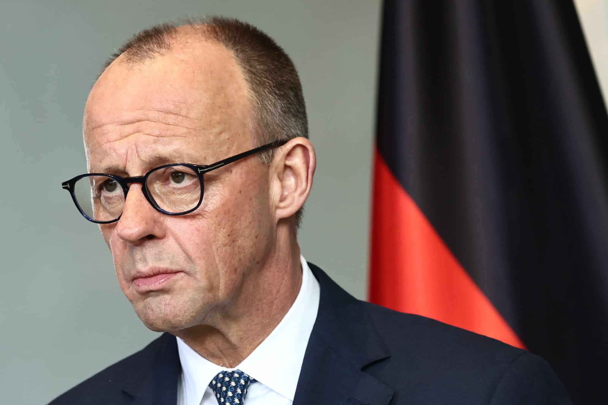 Milijardinė parama Ukrainai ir toliau stringa, Merzas ragina Orbaną atsitraukti