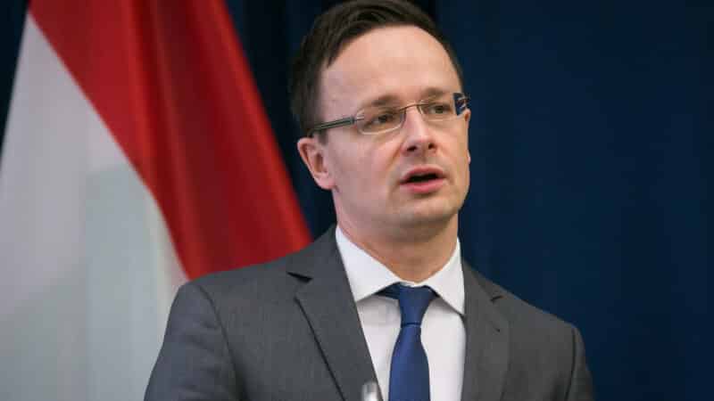 Briuselis laukia atsakymų: Vengrijos ministras priverstas aiškintis dėl kontaktų su Rusija
