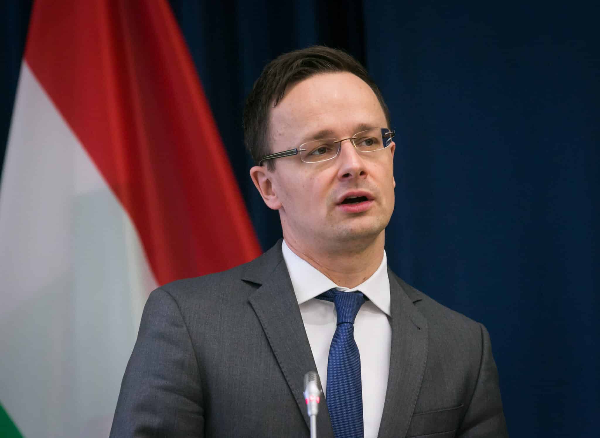 Briuselis laukia atsakymų: Vengrijos ministras priverstas aiškintis dėl kontaktų su Rusija