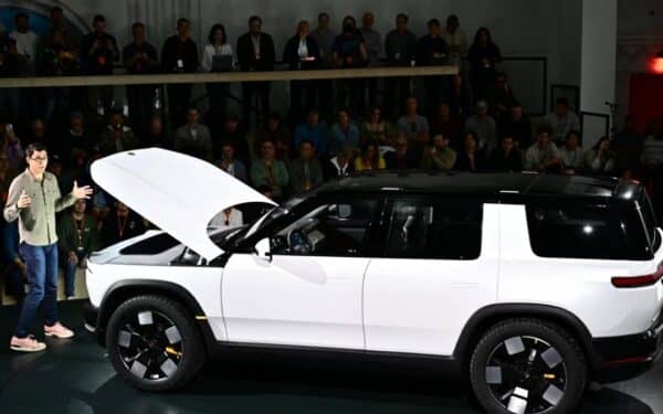 „Rivian” pavasarį pradės pardavinėti naująjį R2 elektromobilį, skirtą konkuruoti su „Tesla”