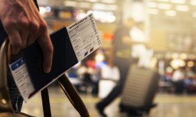 Privatus verslo lėktuvas ore – Rusijos elito evakuacija iš Persijos įlankos regionoTitle: Rusijos elitas traukiasi iš Artimųjų Rytų