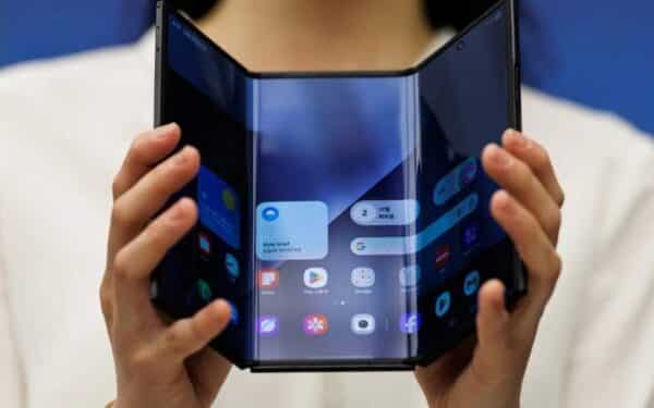 „Apple“ dar nepristatė, o „Samsung“ jau atsako: nutekėjo naujas sulankstomo telefono modelis