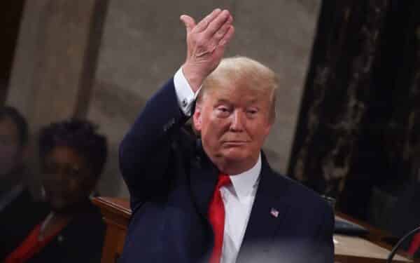 Teismas įsikišo į JAV sprendimus: sustabdyti daug diskusijų sukėlę pokyčiai