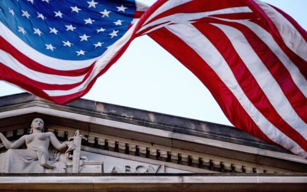 Hegsethas apie Iraną: jokio ilgo įsitraukimo ir politinių kompromisų