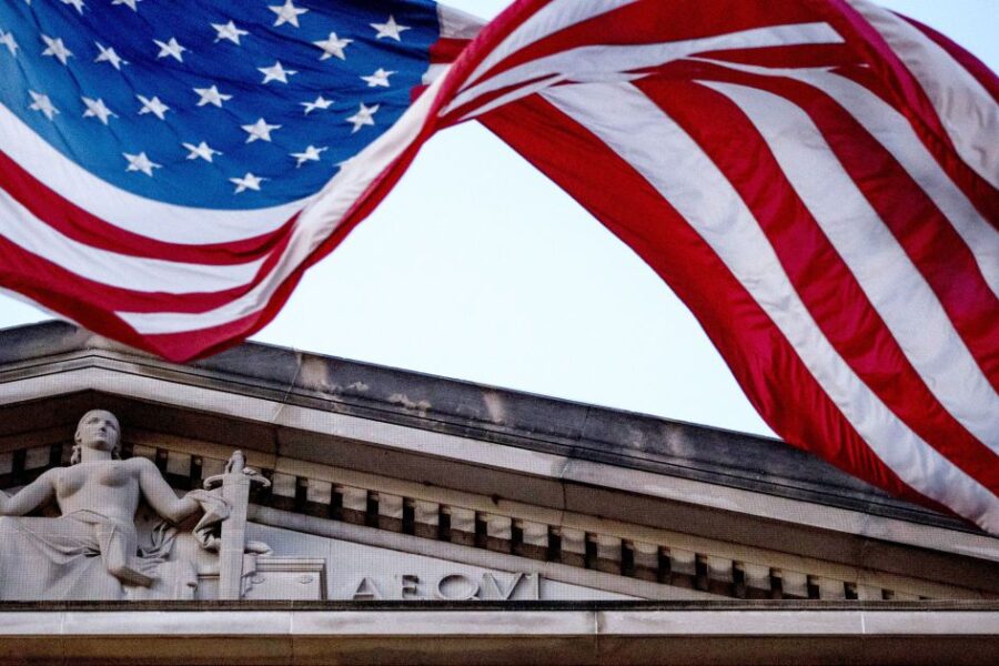 Hegsethas apie Iraną: jokio ilgo įsitraukimo ir politinių kompromisų