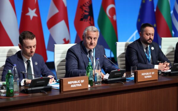 Serbija svarsto didinti dujų importą iš Azerbaidžano ir stiprina energetinį bendradarbiavimą