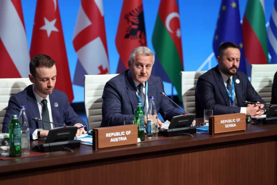 Serbija svarsto didinti dujų importą iš Azerbaidžano ir stiprina energetinį bendradarbiavimą