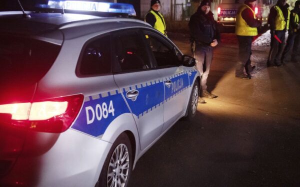 Smurtas dėl traškučių: pora sumušė kasininkę ir įžeidinėjo dėl tautybės