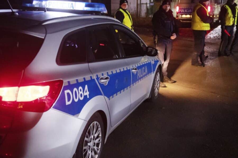 Smurtas dėl traškučių: pora sumušė kasininkę ir įžeidinėjo dėl tautybės