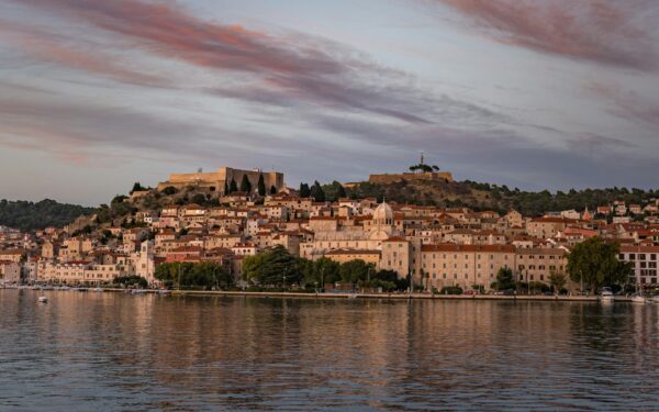 Milijonai eurų energetikai: 450 mln. eurų paketas užšaldo tarifus iki rugsėjo