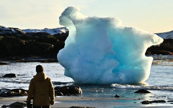 Tirpstantys ledynai kelia jūros lygį visame pasaulyje, bet ne prie Grenlandijos krantų