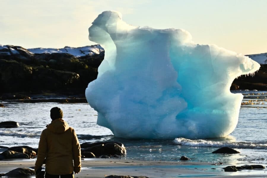 Tirpstantys ledynai kelia jūros lygį visame pasaulyje, bet ne prie Grenlandijos krantų