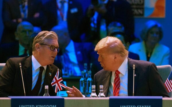 Trumpas spaudžia, Londonas atsisako: ar tarp sąjungininkų bręsta rimtas konfliktas?