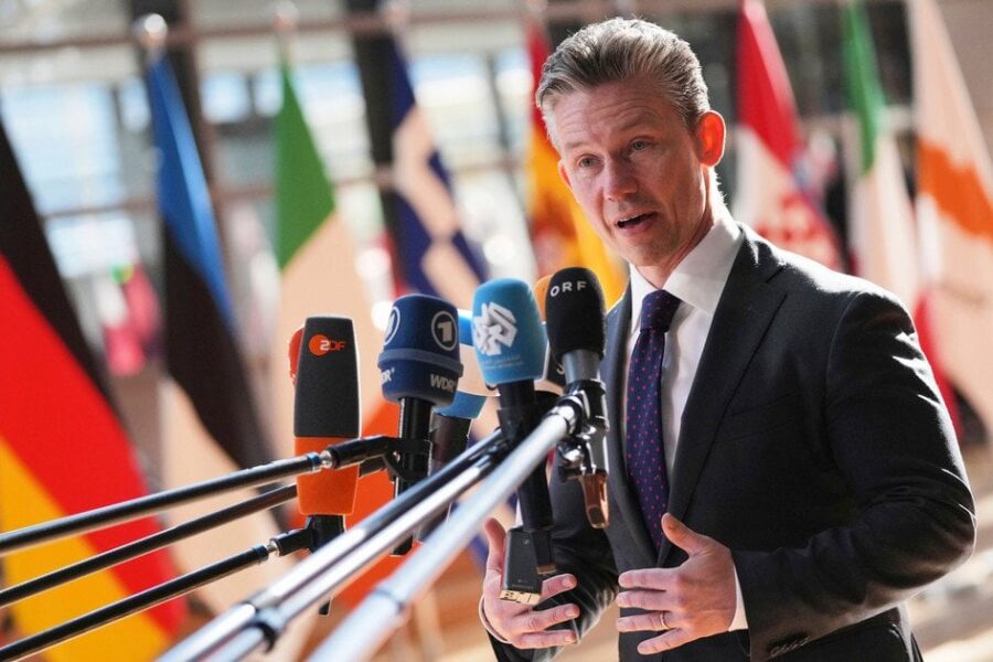 Rusijos dronas virš NATO lėktuvnešio Švedijoje: Maskva neigia, ekspertizė rodo ką kita