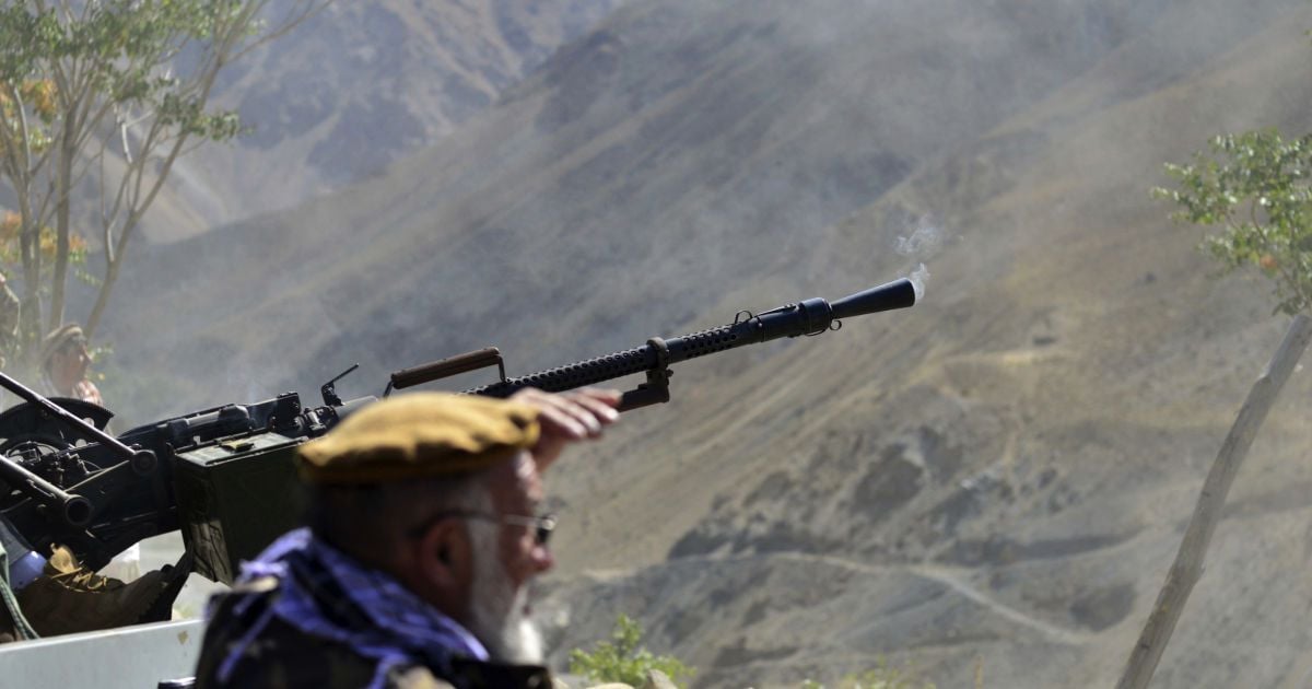Talibanas pradėjo puolamąją operaciją prieš Pakistaną, abi pusės skelbia apie nuostolius