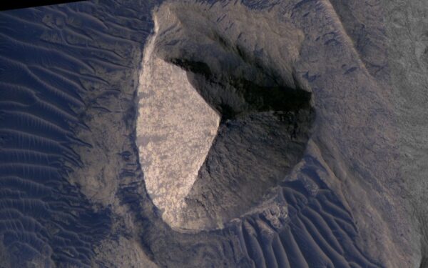 Šokiruojantis vaizdas iš Marso: NASA nuotraukoje piramidę primenantis objektas