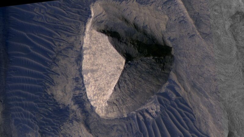 Šokiruojantis vaizdas iš Marso: NASA nuotraukoje piramidę primenantis objektas