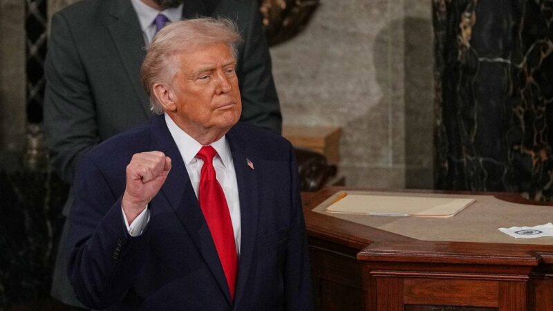 Trumpas perspėja: po Irano gali žlugti dar viena valstybė, taikinyje atsidūrė Kuba
