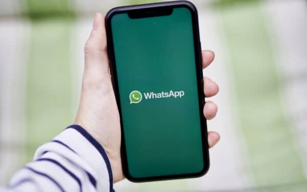 „Meta“ nusileido reguliuotojams: „WhatsApp“ atsiveria konkurentų dirbtinio intelekto botams