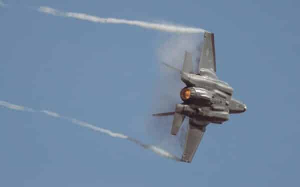 Pasaulis ant peilio ašmenų: JAV ir Izraelio karas su Iranu grasina įtraukti visą regioną