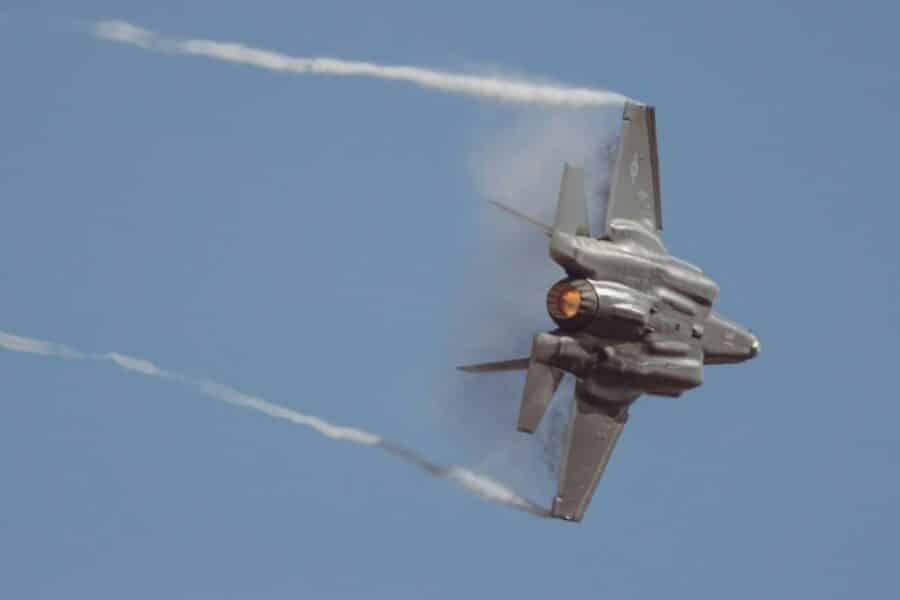 Izraelio karas su Iranu grasina įtraukti visą regioną