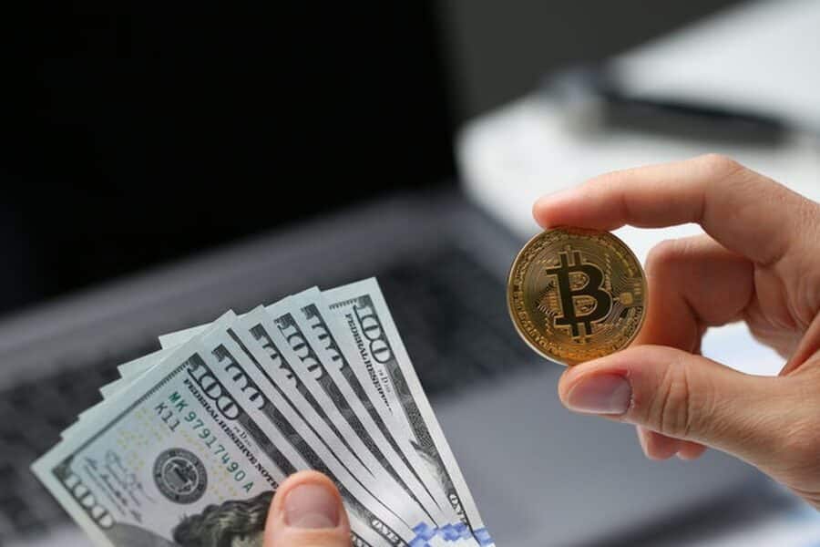 Kriptovaliutų rinka atgyja: bitkoinas artėja prie 73 000 eurų, kas kelia kainą aukštyn?