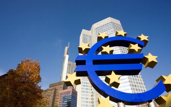 Europos Centrinis Bankas grąžina bendros skolos idėją – Europa ieško pinigų gynybai ir investicijoms