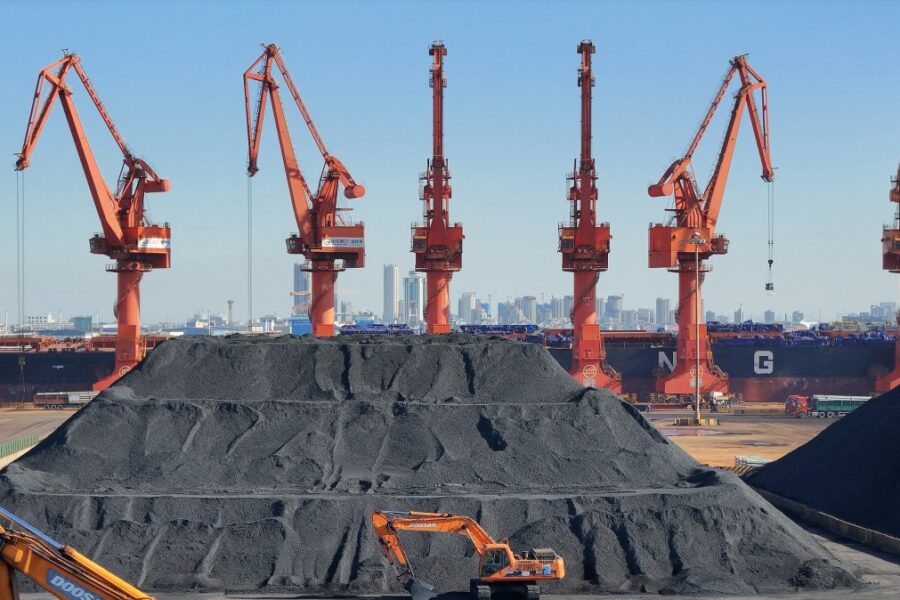 Azijos šalys grįžta prie anglies – SGD kainos pašoko 81 proc.